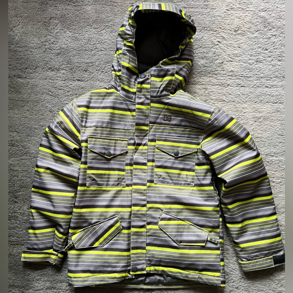 Boys DC Ripley snowboarding jacket in size small (10/12)